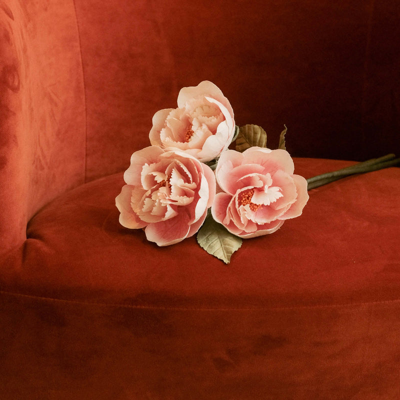 Pivoine de jardin en papier rose clair