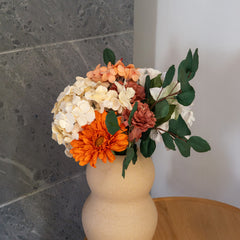 Leichter Blumenstrauß aus Papier