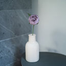 Lila Pfingstrosenknopf aus Papier