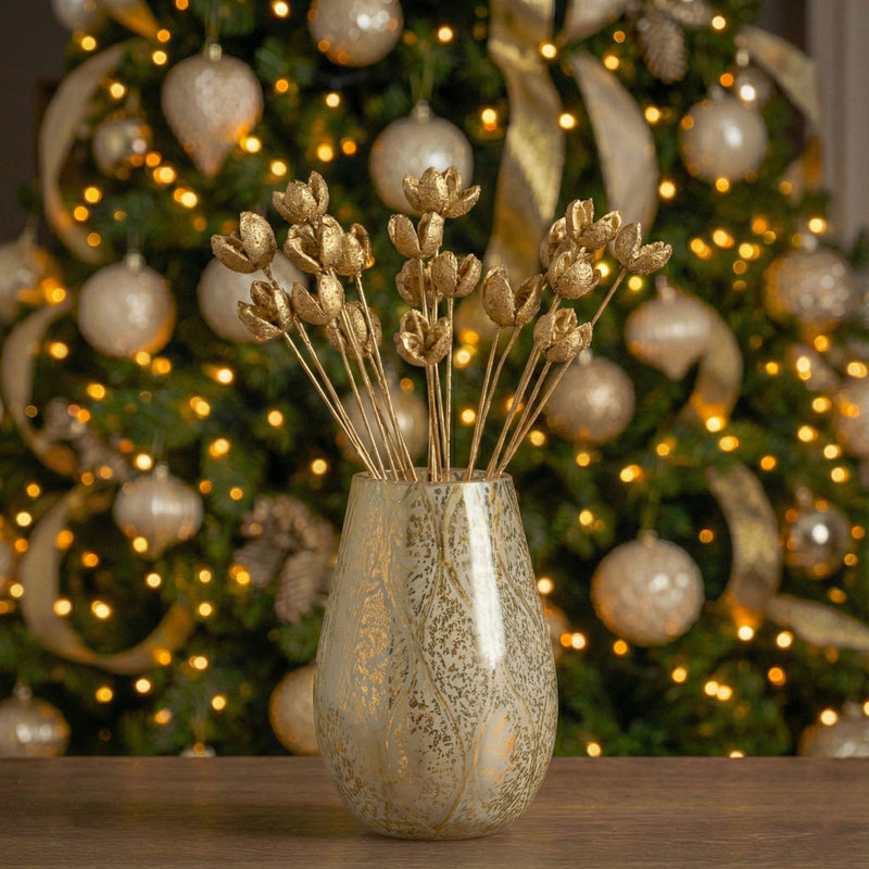 Getrocknete Castanopsis auf goldenem Stiel