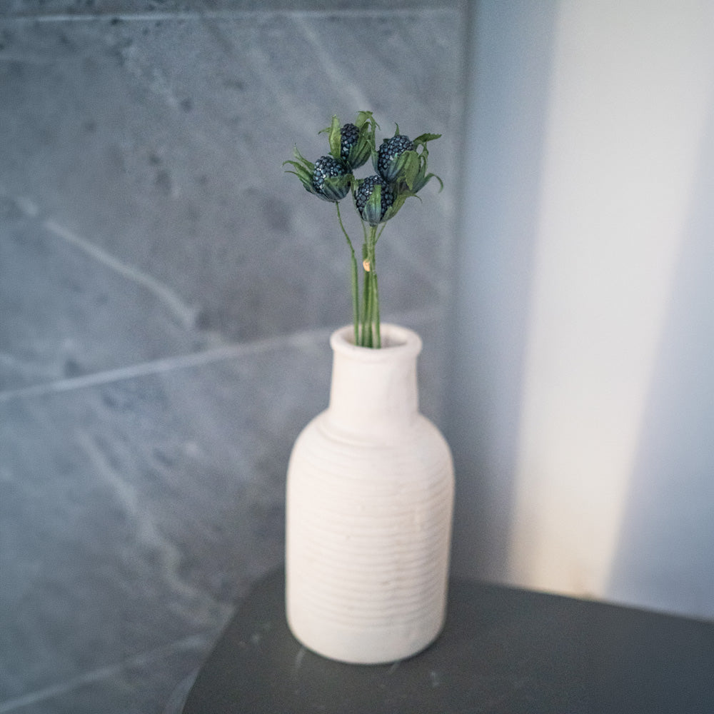 Panicaut-Distel aus türkisblauem Papier