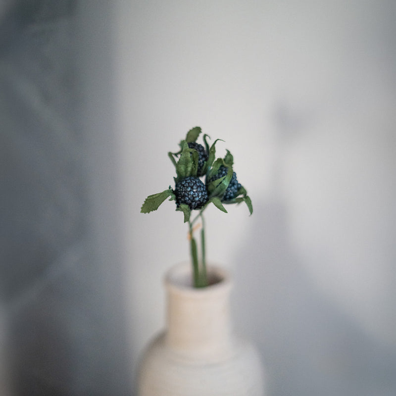 Panicaut-Distel aus türkisblauem Papier