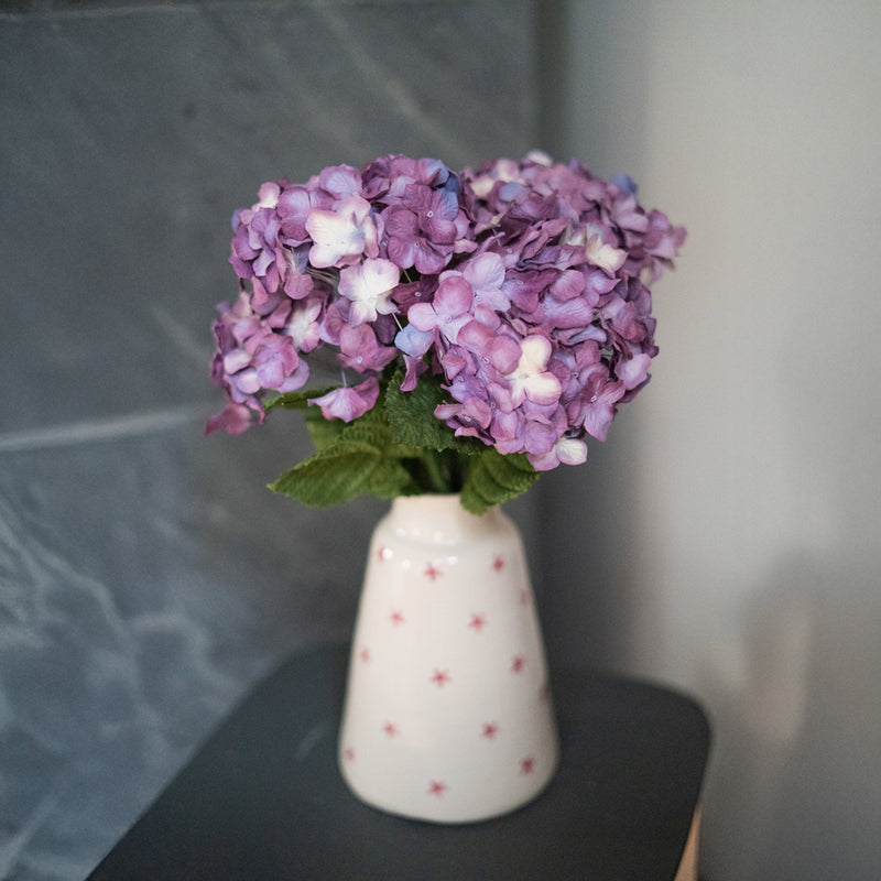 Marmorierte violette Papierhortensie