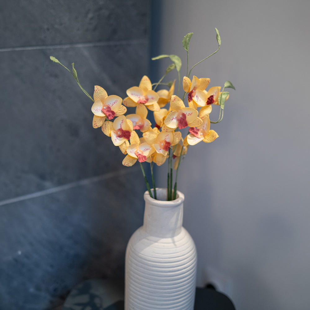 Vanda-Orchidee aus gelbem Papier