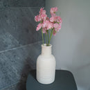 Süße Erbsen aus hellrosa Papier