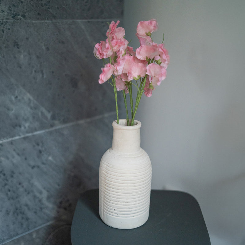 Süße Erbsen aus hellrosa Papier