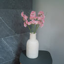 Süße Erbsen aus hellrosa Papier