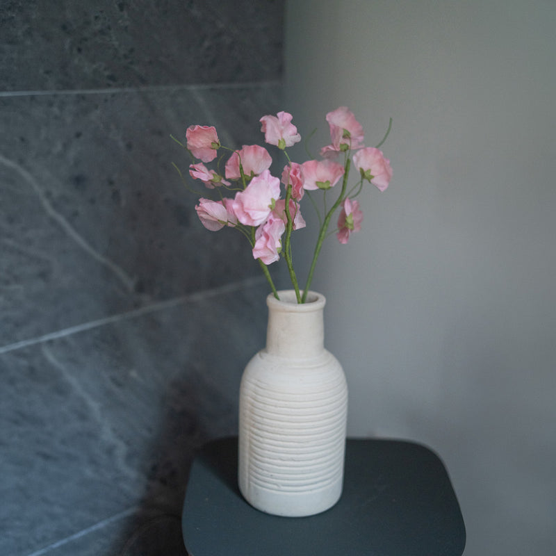 Süße Erbsen aus hellrosa Papier