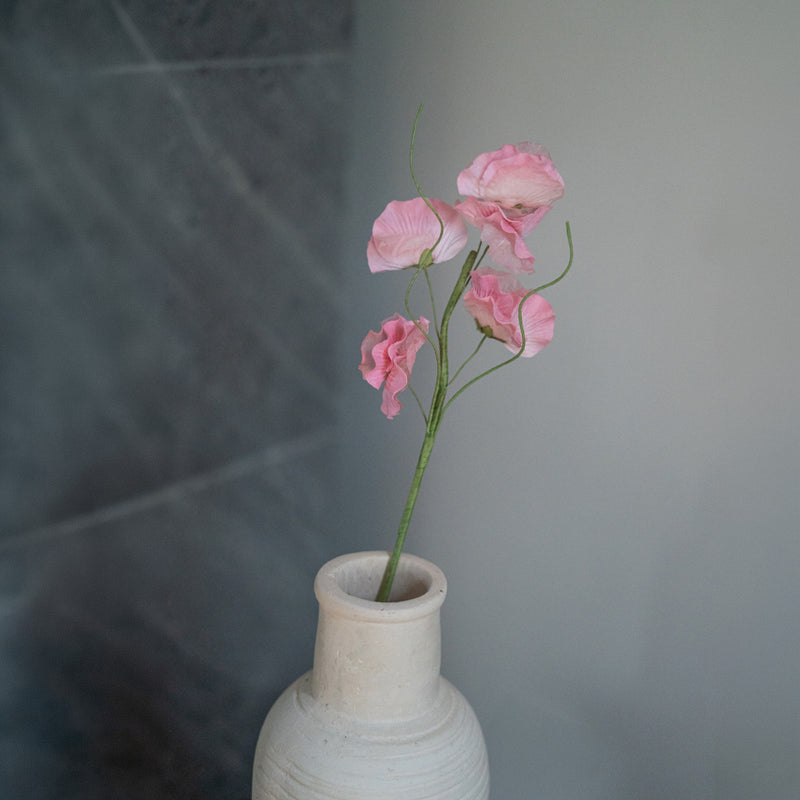 Süße Erbsen aus hellrosa Papier