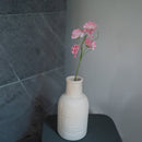 Süße Erbsen aus hellrosa Papier