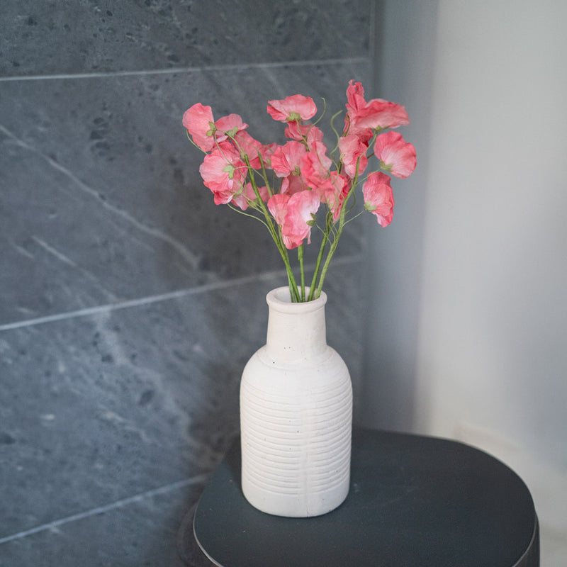 Süße Erbsen aus dunkelrosa Papier