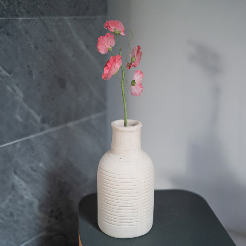 Süße Erbsen aus dunkelrosa Papier