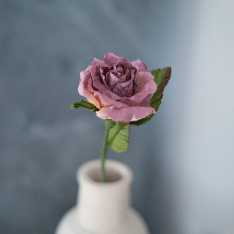 Rose Lady aus lila Papier