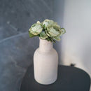 Rosenkönigin aus grünem Papier