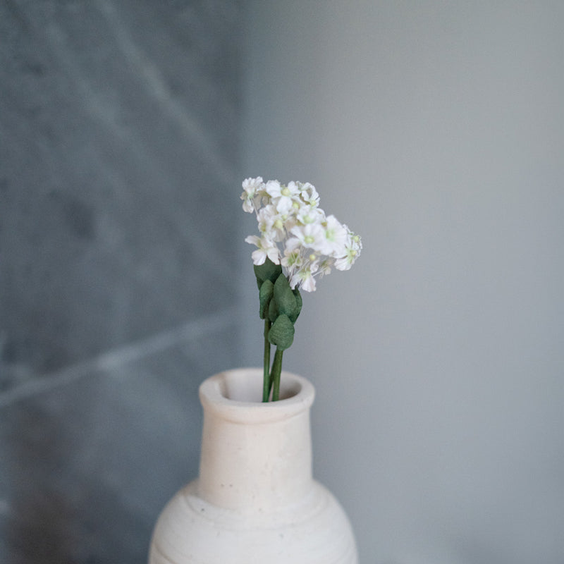 Feenfächerblume aus weißem Papier