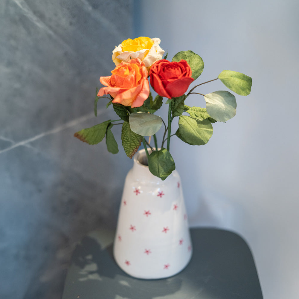 Trio aus Papierrosen