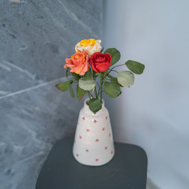 Trio aus Papierrosen