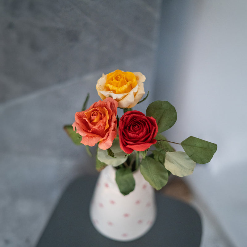 Trio aus Papierrosen