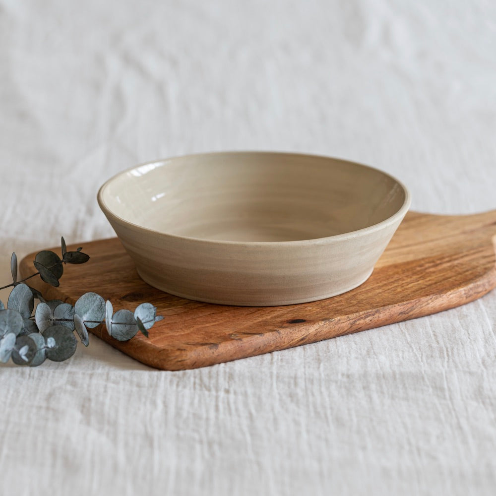 assiette-creuse-faite-main-beige