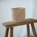 cache-pot-artisanal-raphia-rose-anj